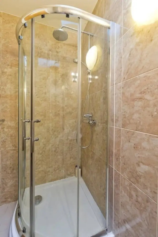 Bright 2 bed Flat With Terrace, 4 Mins From Tube