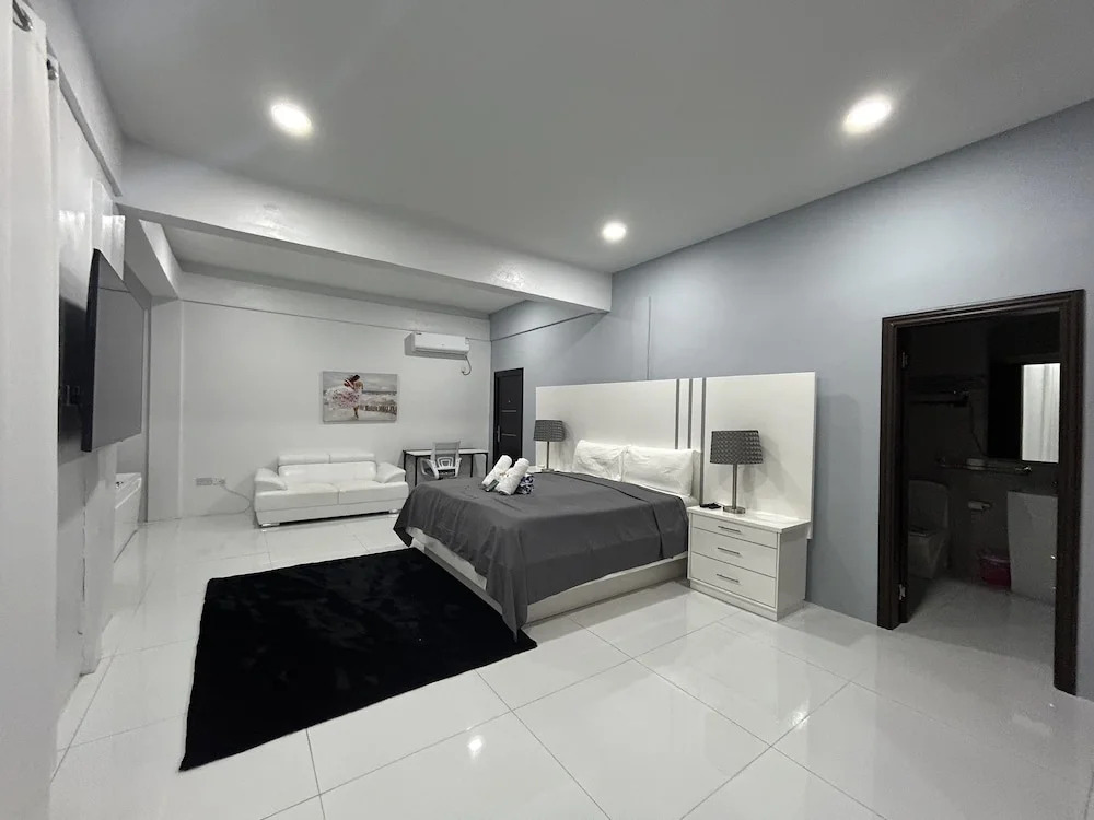 Luxury 5BD Loft in Prime Location