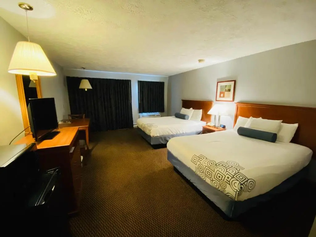 Fleetwood Inn & Suites