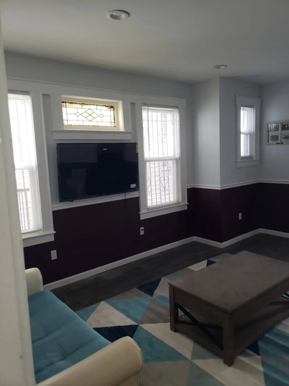 Lovely 3 Bedroom Apt With Parking On Premises