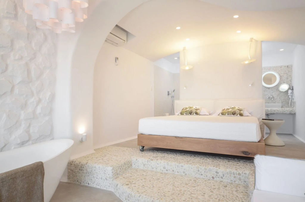 Cyano Suites