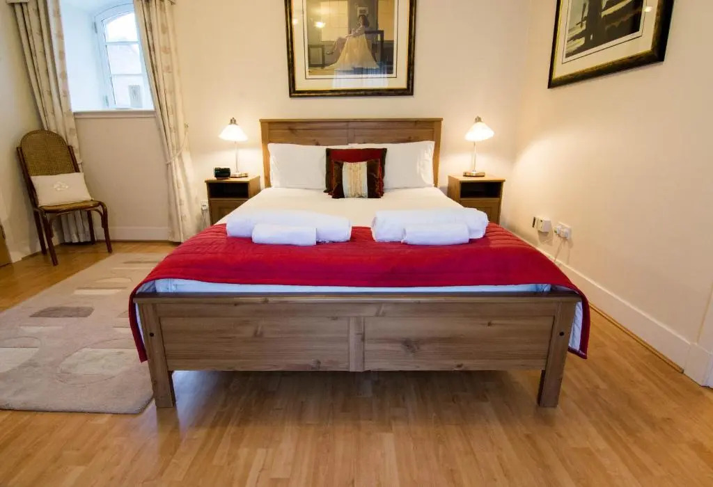 241 Fabulous three bedroom apartment on the second floor with parking