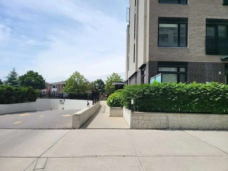 Elegant 2000 Sq ft 3BR urban Town House 2 Parking