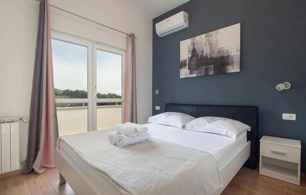 Nice Home in Podstrana With Wifi and 2 Bedrooms