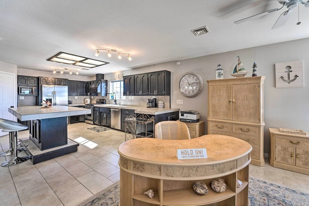 Lake Havasu City Home: Hot Tub & Swim Spa!