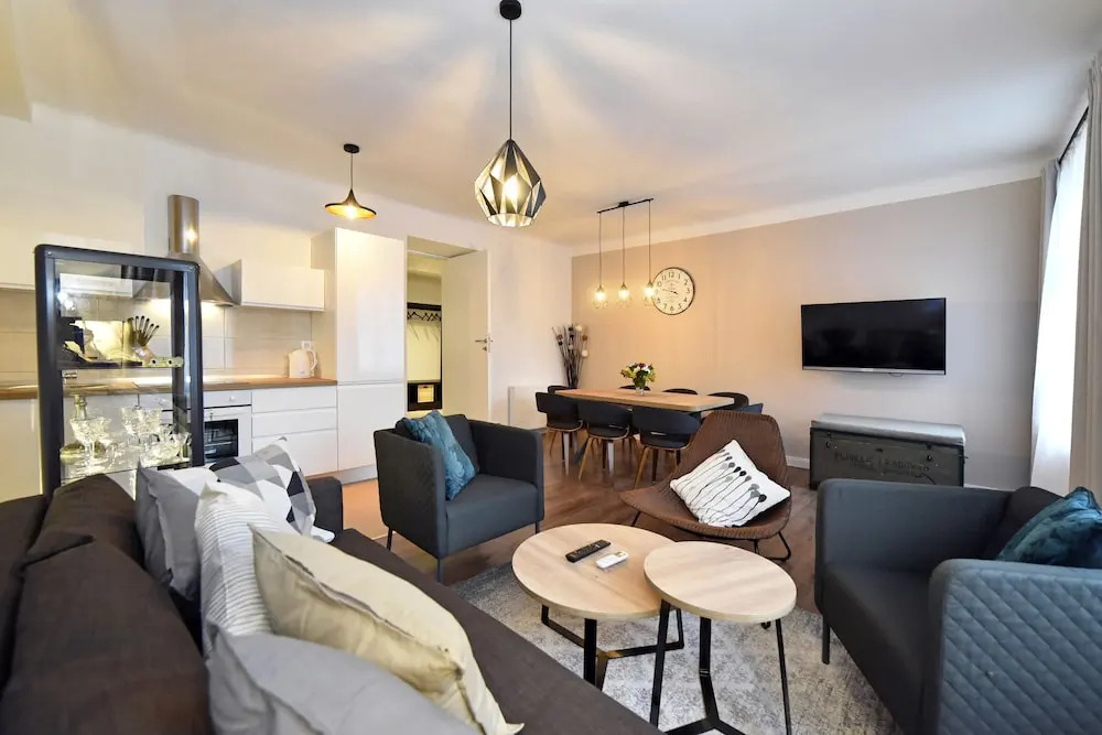 Premium Central Apartment & Room