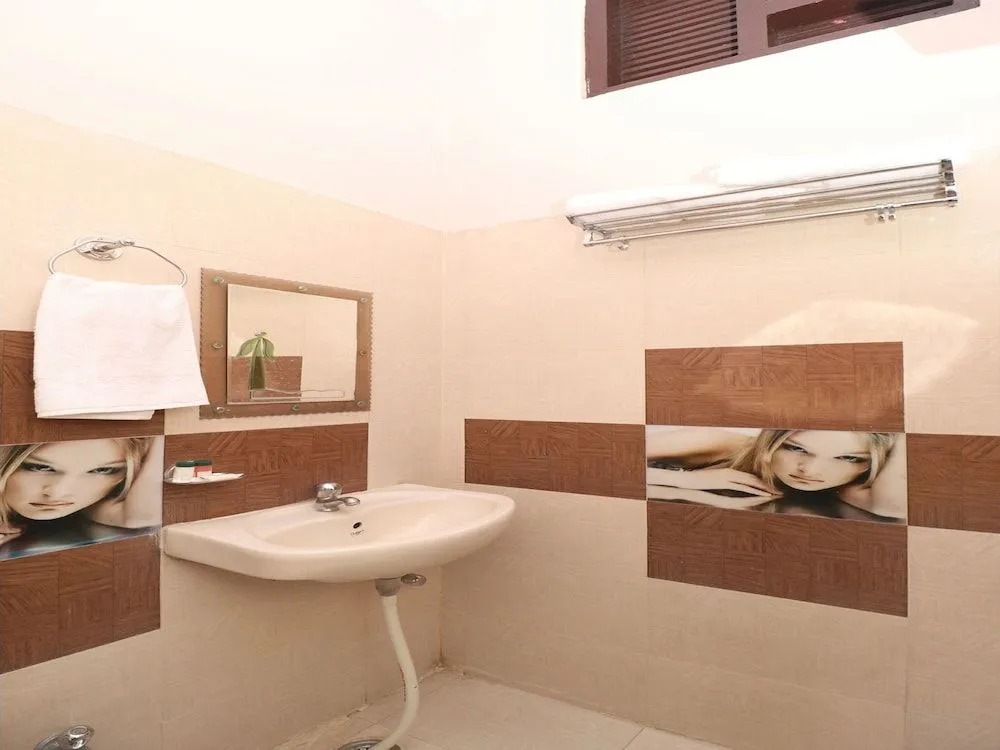 OYO 12664 Hotel Kailash Regency