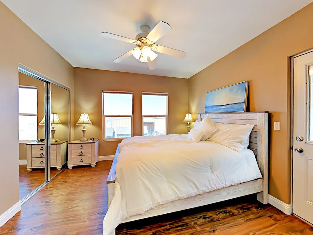 311 Pier Avenue Apartment 2 Bedrooms 1 Bathroom Apts