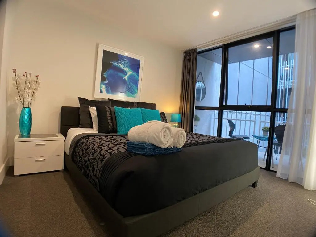 The Gallery Luxe 1 BR Executive Apartment in the heart of Braddon Wine Secure Parking WiFi