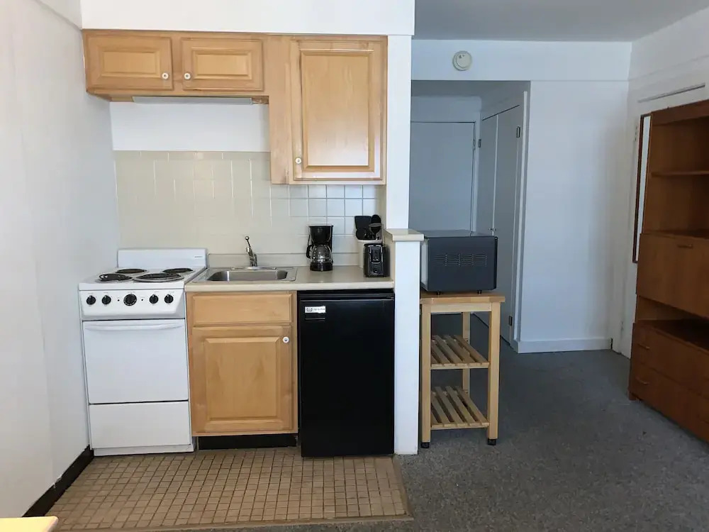 Vineyard Harbor Motel - Private Beach