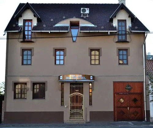Claudia Fabbro Hostel