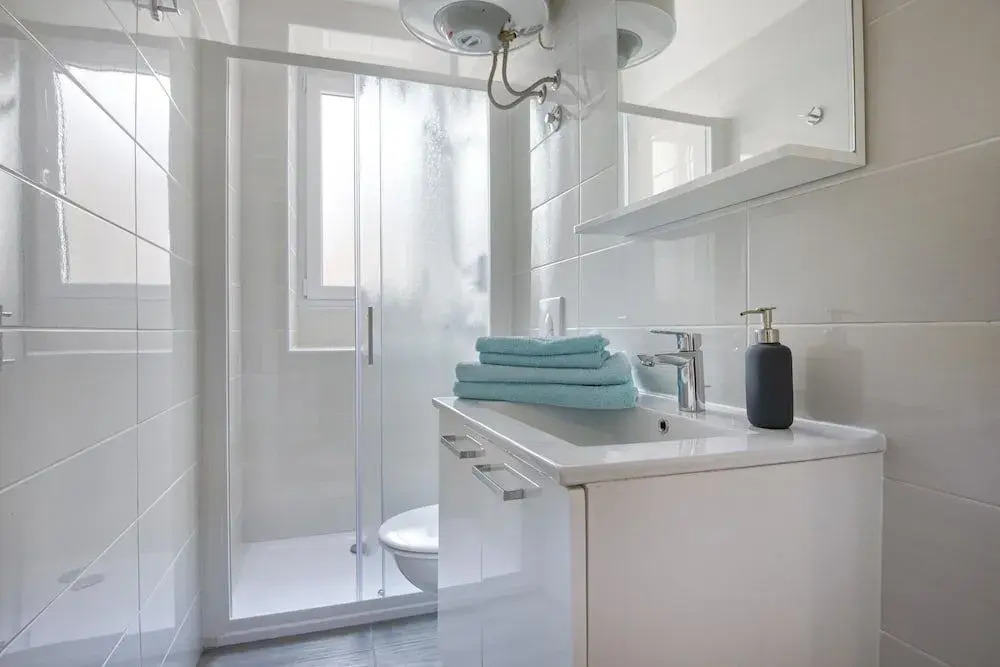 Top Center Rooms & Studio