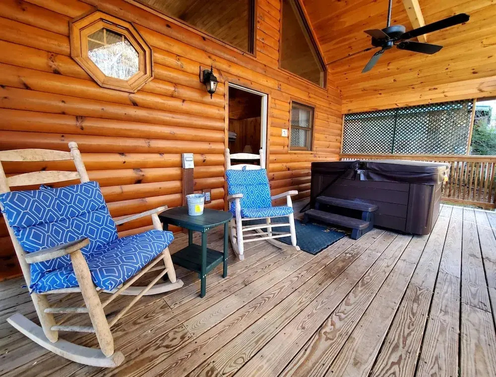 Urban Escape - 1BR King Cabin