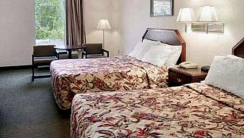 Gray Inn & Suites