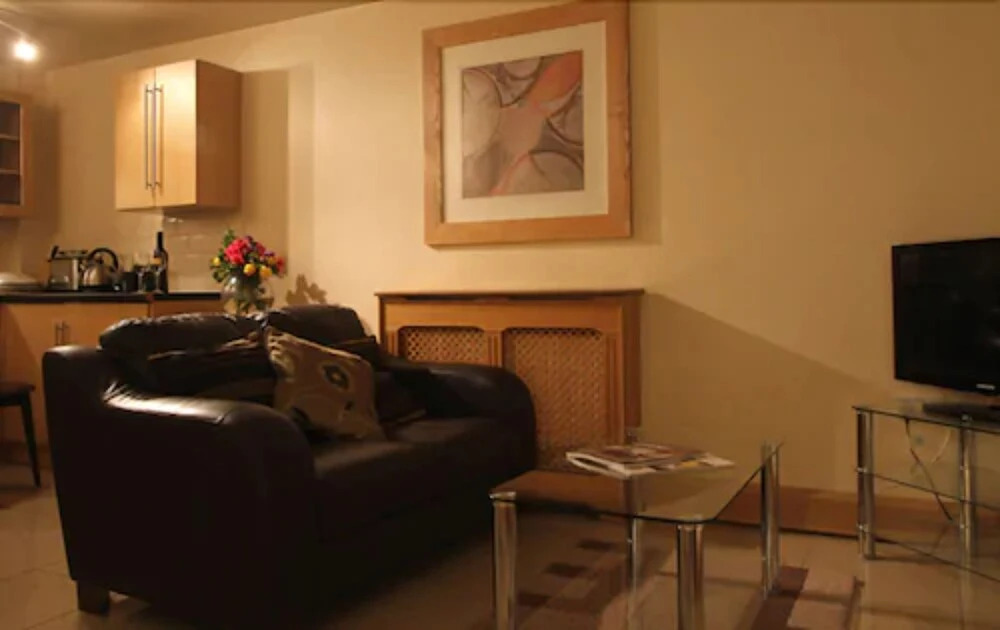 Thameside Hotel