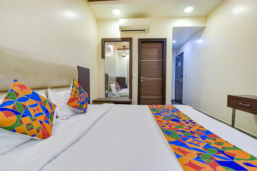FabHotel Resolute