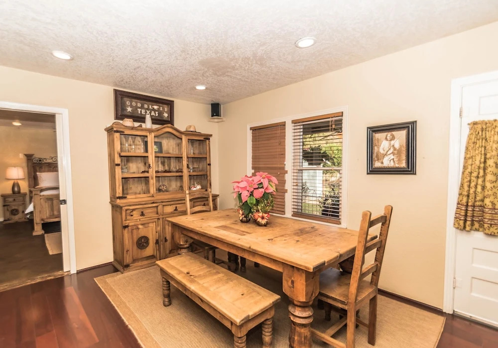 Geronimo Creek Retreat- Homestead Haus 3 Bedrooms 2 Bathrooms Cabin