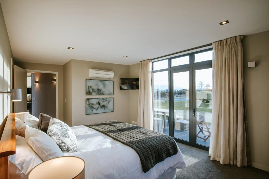 Mt Gold Retreat - Sleeps 8 - Spa Pool - Tennis Court