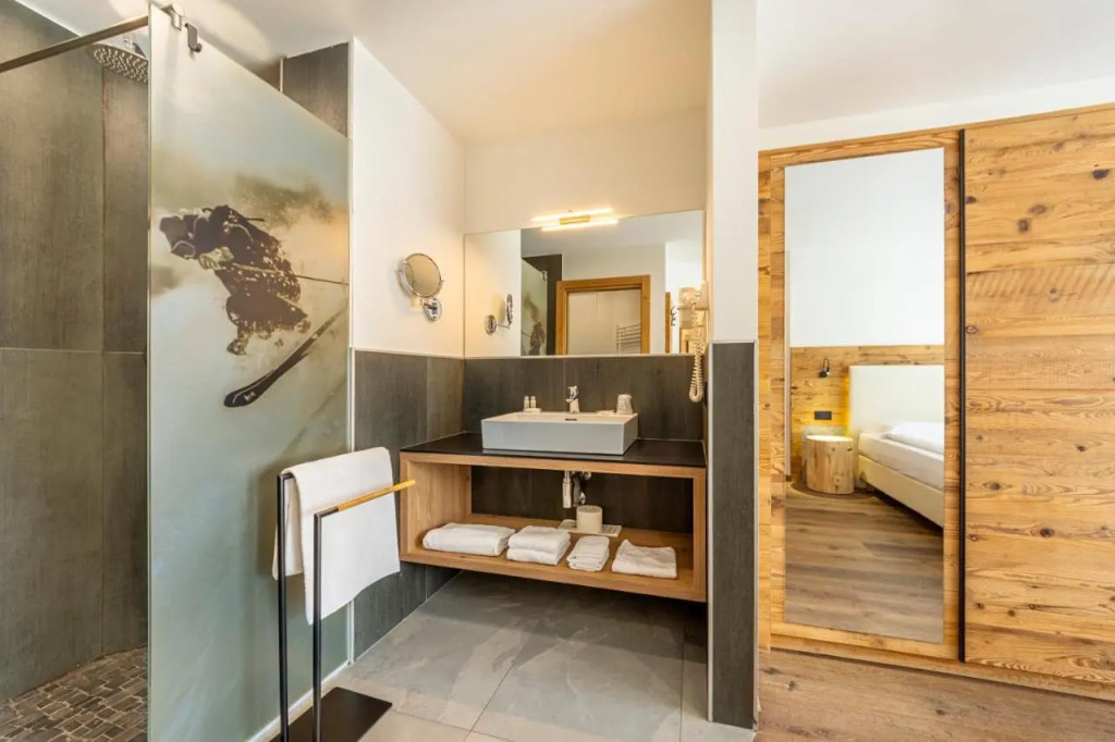 Active Alm Hotel