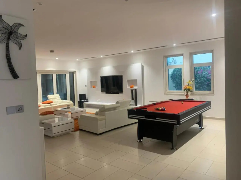 Dubai Marina Villa up 20 guest huge Private Pool