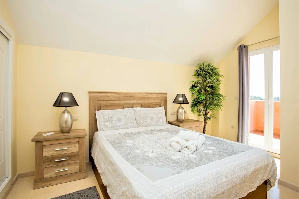 Beautiful 2 Bed 2 Bath, Duplex Penthouse JC30