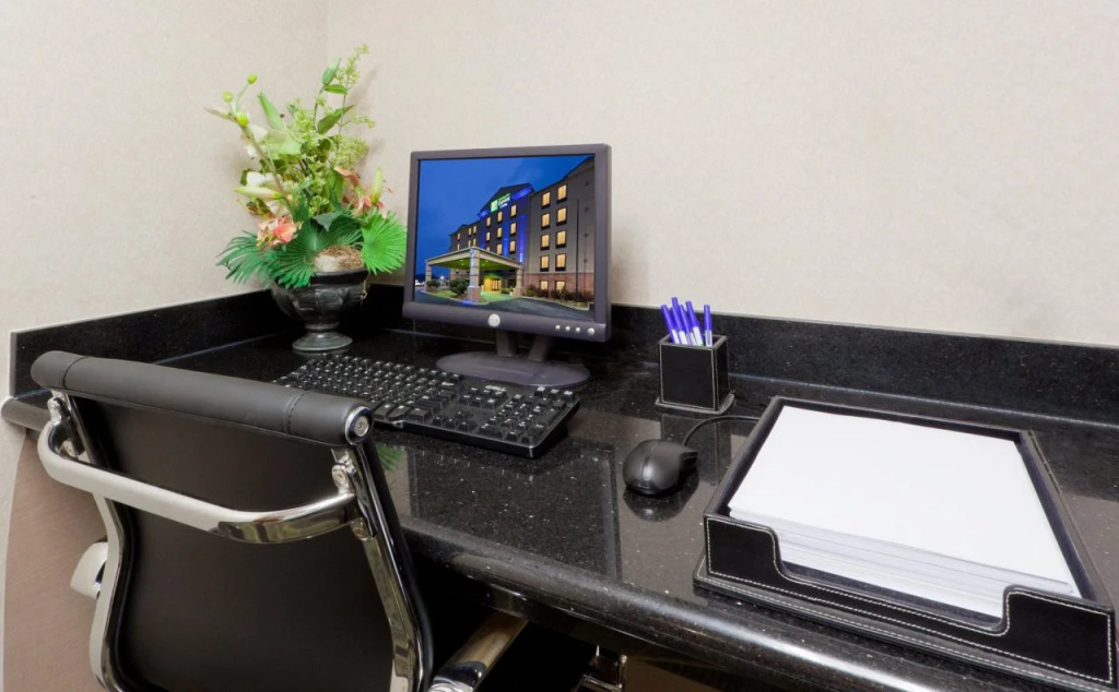 Holiday Inn Express Suites Charleston, An Ihg Hotel