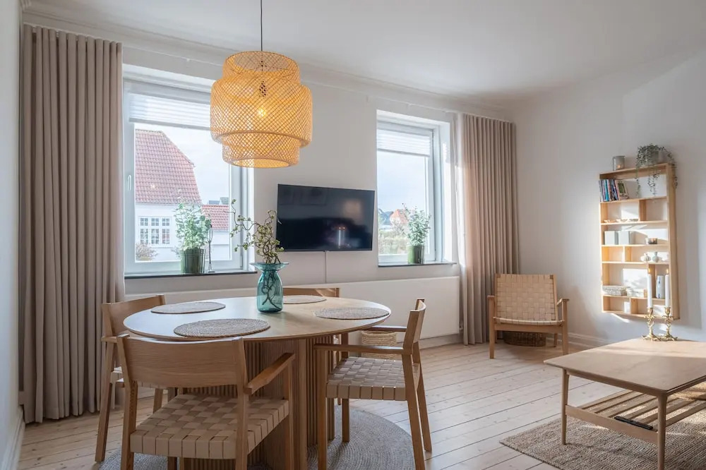 Apartment Sleeps 2 With Free Parking