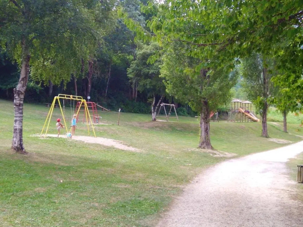 Apartment With 2 Bedrooms in Belcaire, With Wonderful Mountain View, T