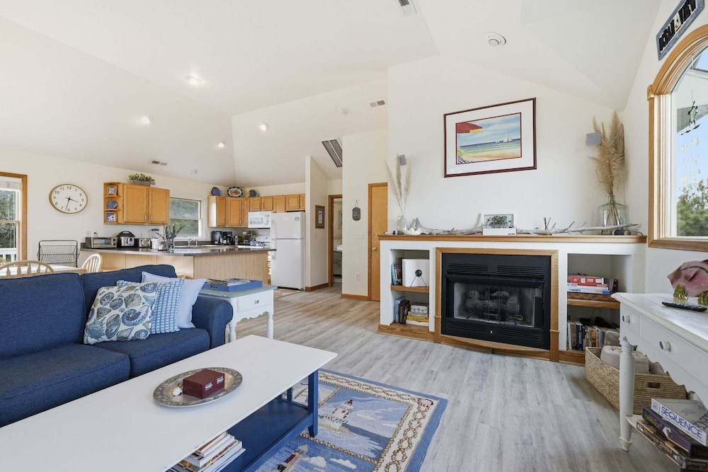 Golf & Surf 7BR: Private Pool, 5 Min to Beach