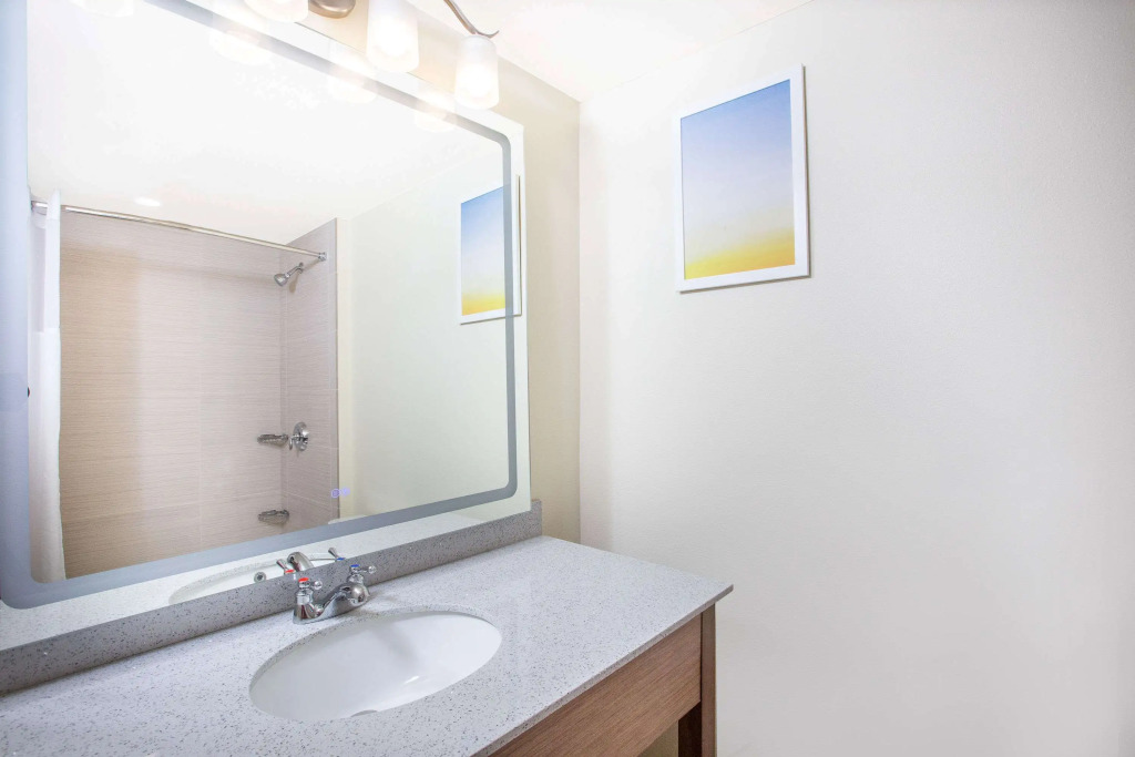 Days Inn & Suites by Wyndham Kearney NE