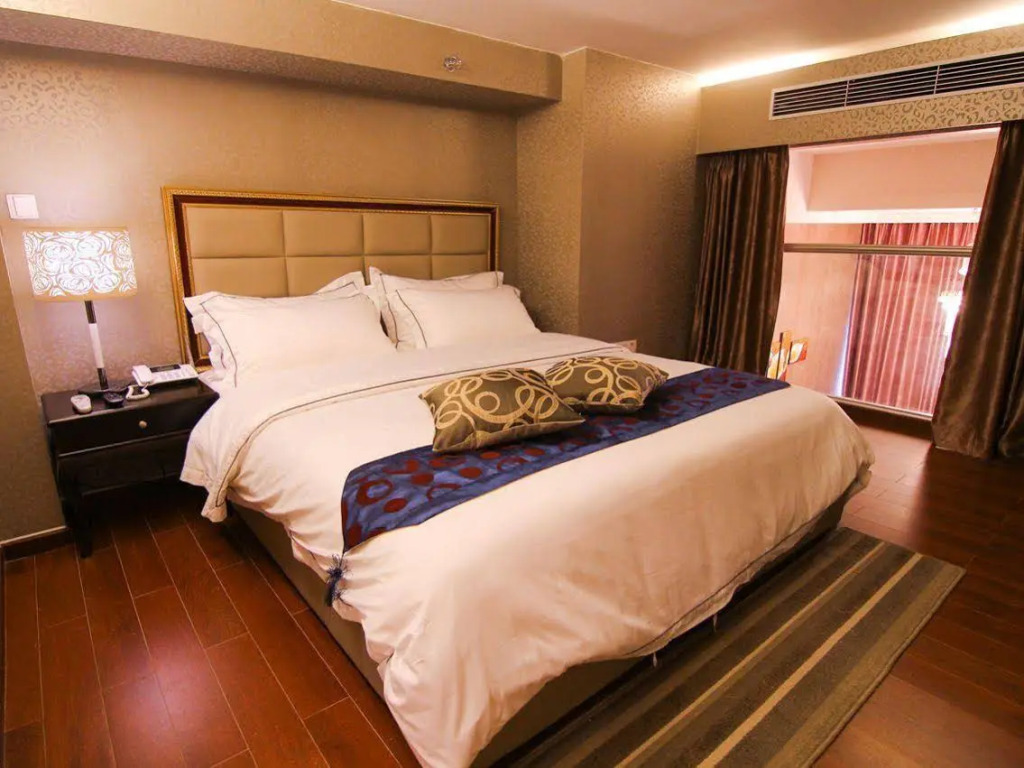 Roomme Huanju Apartment (Guangzhou Zhujiang New Town R&F Dongshan New World)