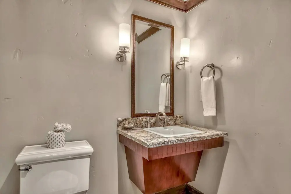 2 Bedoom  With Amazing Balcony Views 2 Bedroom Condo by RedAwning