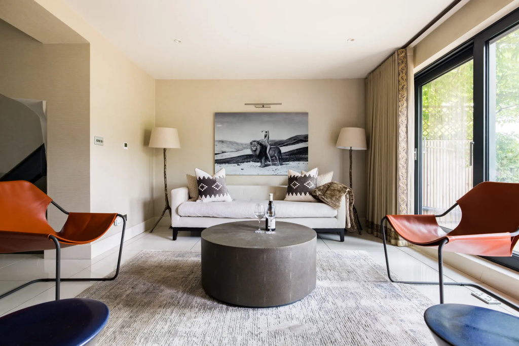 Bright South Kensington Garden Maisonette with AC and Gym Room