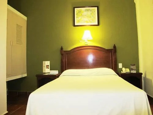 Hotel Marlon Heroes