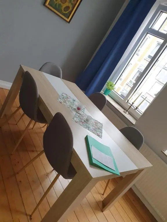 3-Zimmer Altbau mit Balkon OG3 links