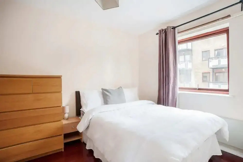 Homely 2 Bedroom House By Canary Wharf