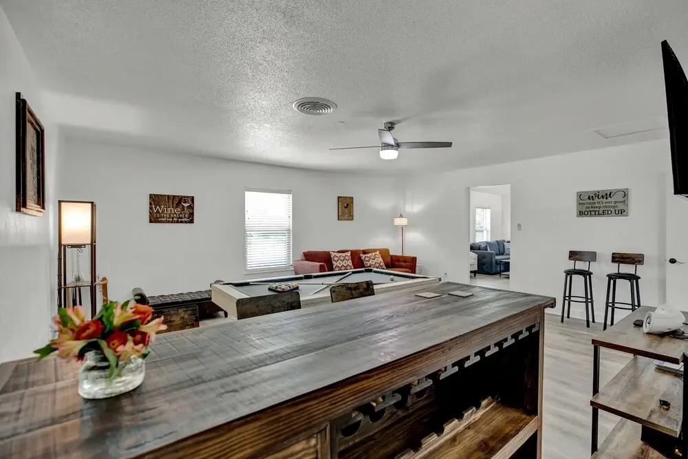 New! Charming House w/ Hot Tub, Grill & Pool Table
