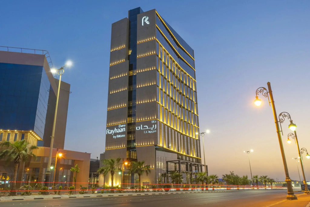 Отель Rotana Corniche