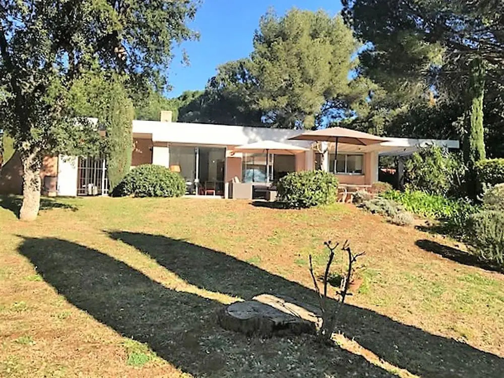 Modern Villa With Private Garden Near Sea in Var