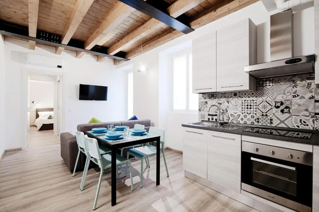 Spazio 77 by "The House Of Travelers"