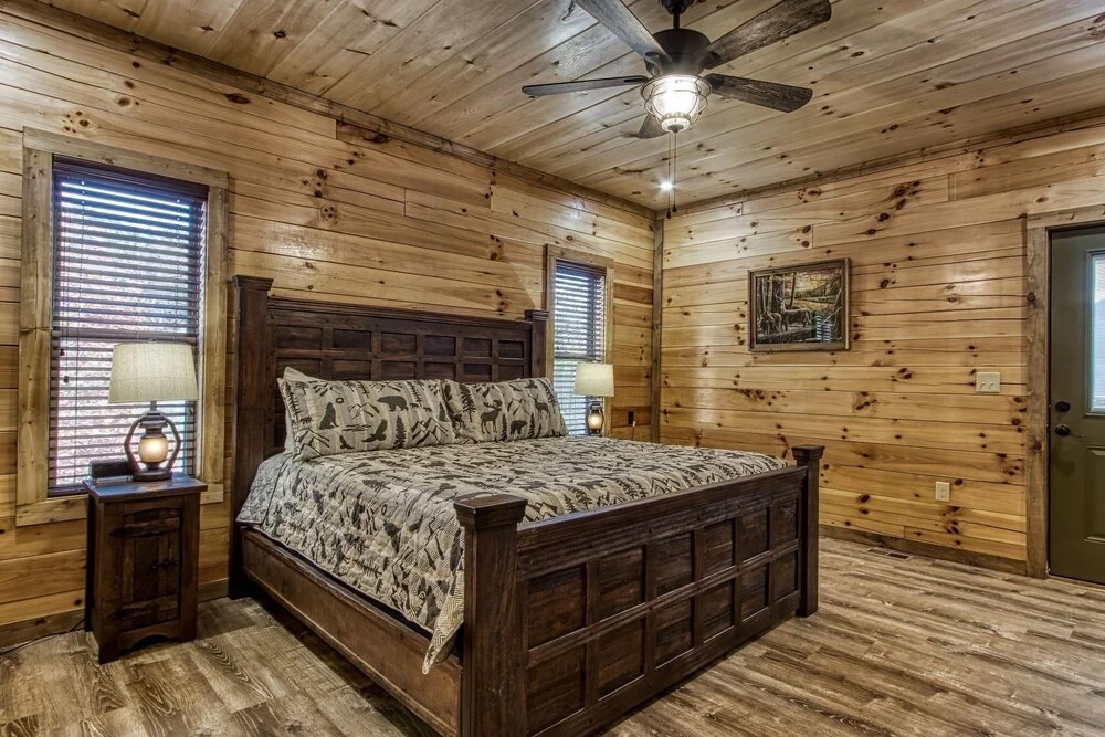 Ern805- Bearly Believe It! - Great Location! Close To Town And All The Action! 3 Bedroom Cabin by RedAwning