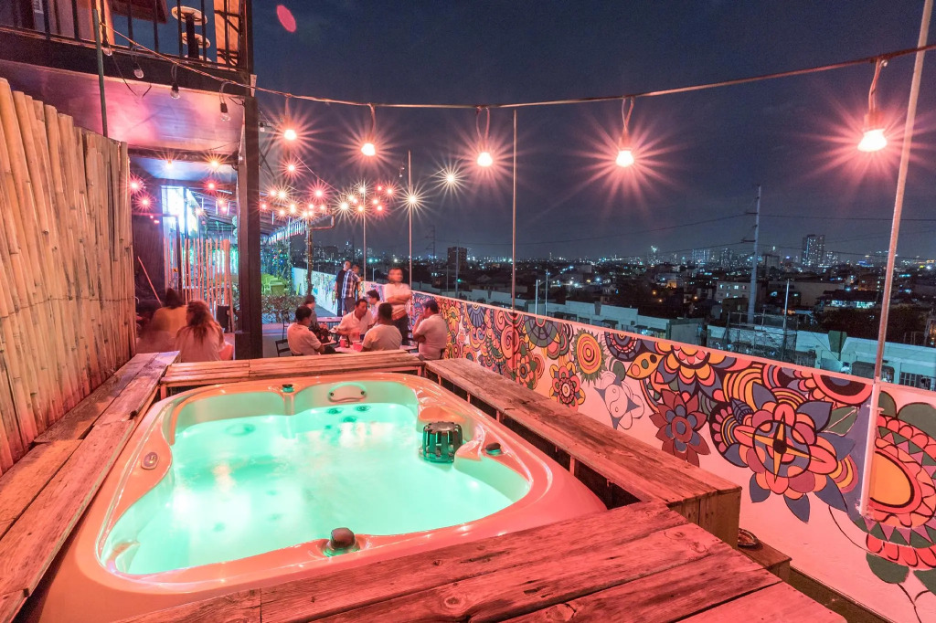Heroes Hotel