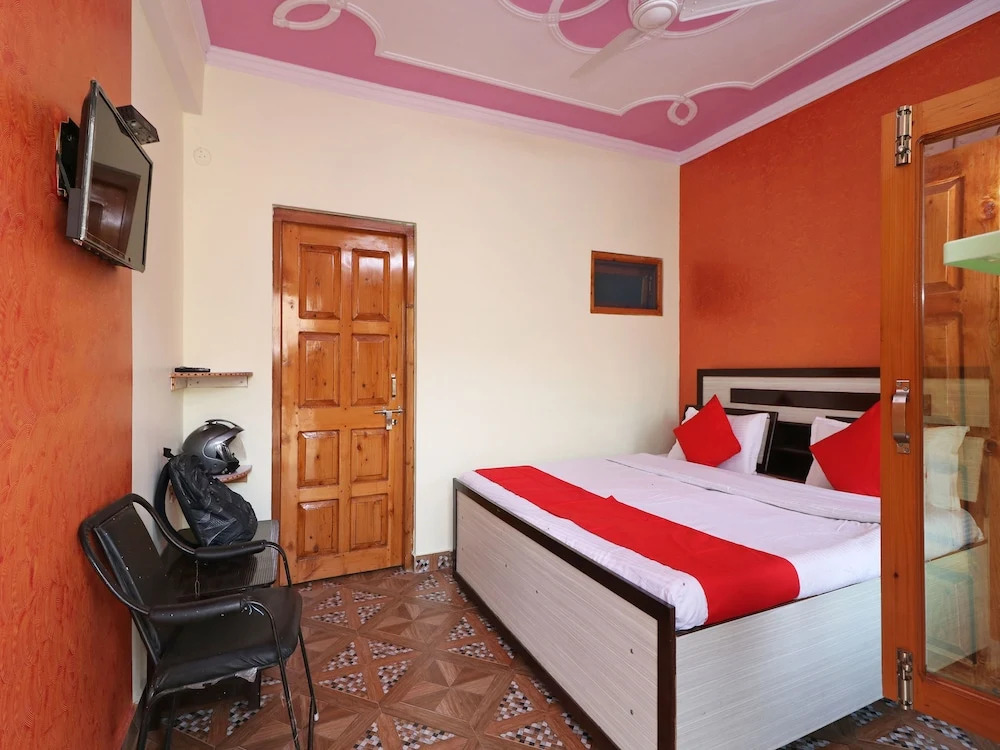 OYO 14003 Home Valley View 1BHK Kempty Fall