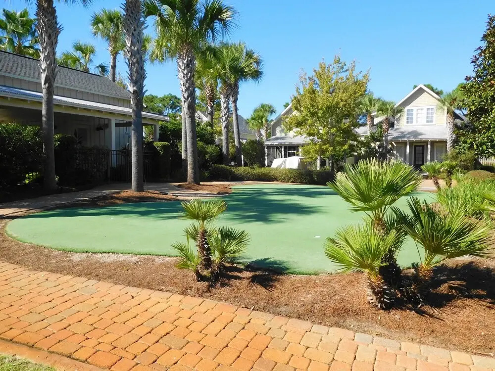 2465 Bungalo 4 Bedroom Home by RedAwning
