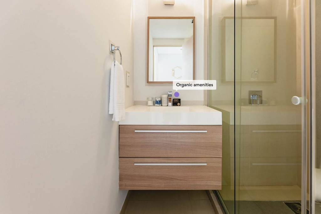 Artsy, Hi-Tech Condo in the Heart of Roma