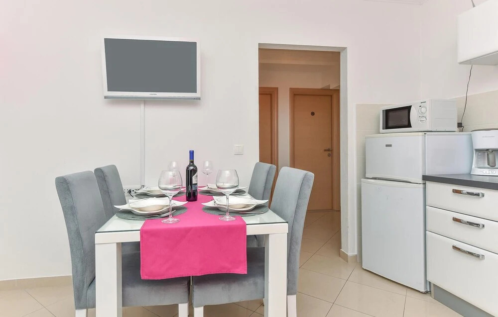 Awesome Apartment in Makarska With Wifi and 2 Bedrooms