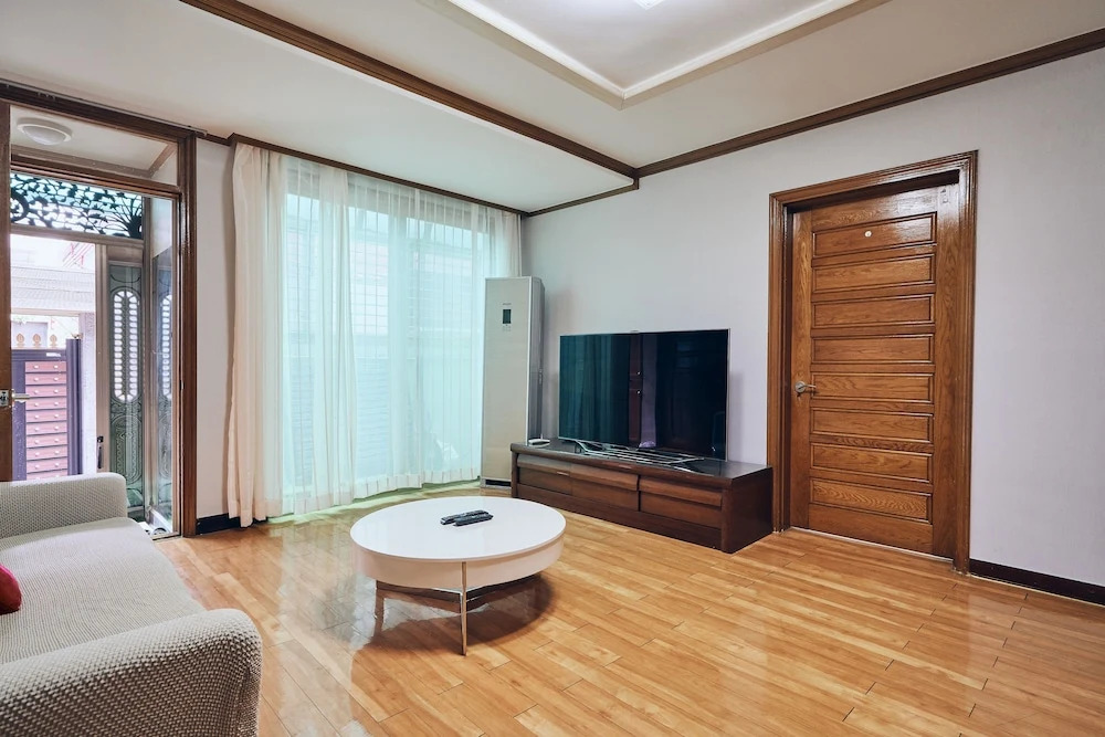 MYEONGDONG 100SQ3BDR FULL Villa