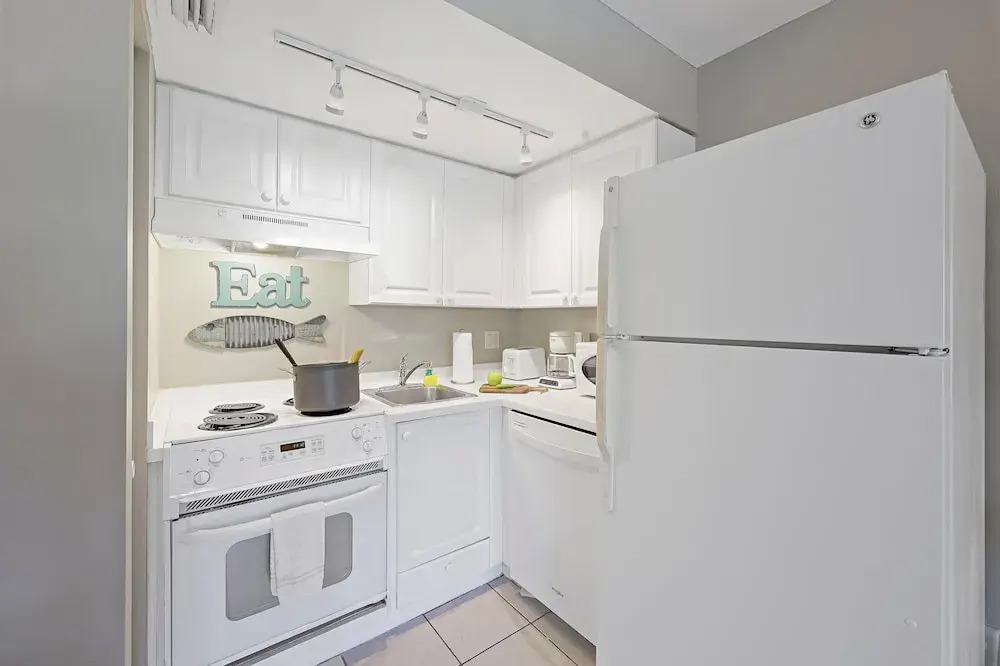 Idyllic Inland Condo With Pool and Beach Access