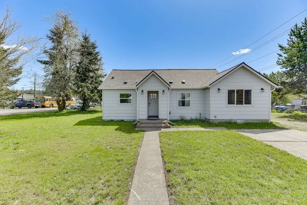 Pet-friendly Home: 29 Mi to Olympic National Park!