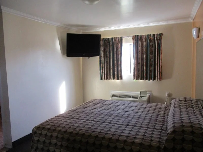 Golden West Manor Motel